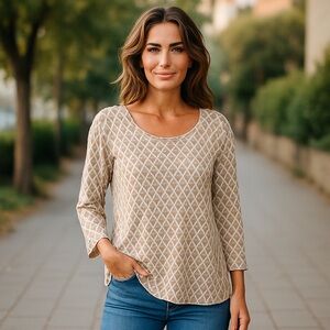 Palette  Size XL Soft Sweater ClassicTaupe & White Quatrefoils Super Comfortable